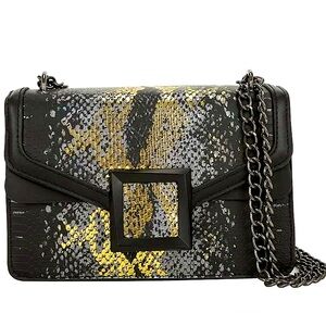 Fashionable Shoulder purse / crossbody. Fashion Chain